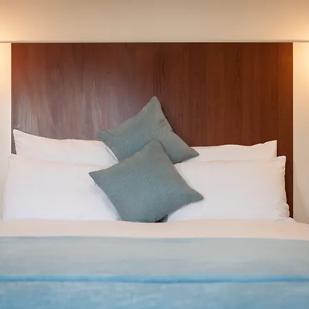 Celtic International Hotel Cardiff Airport-2